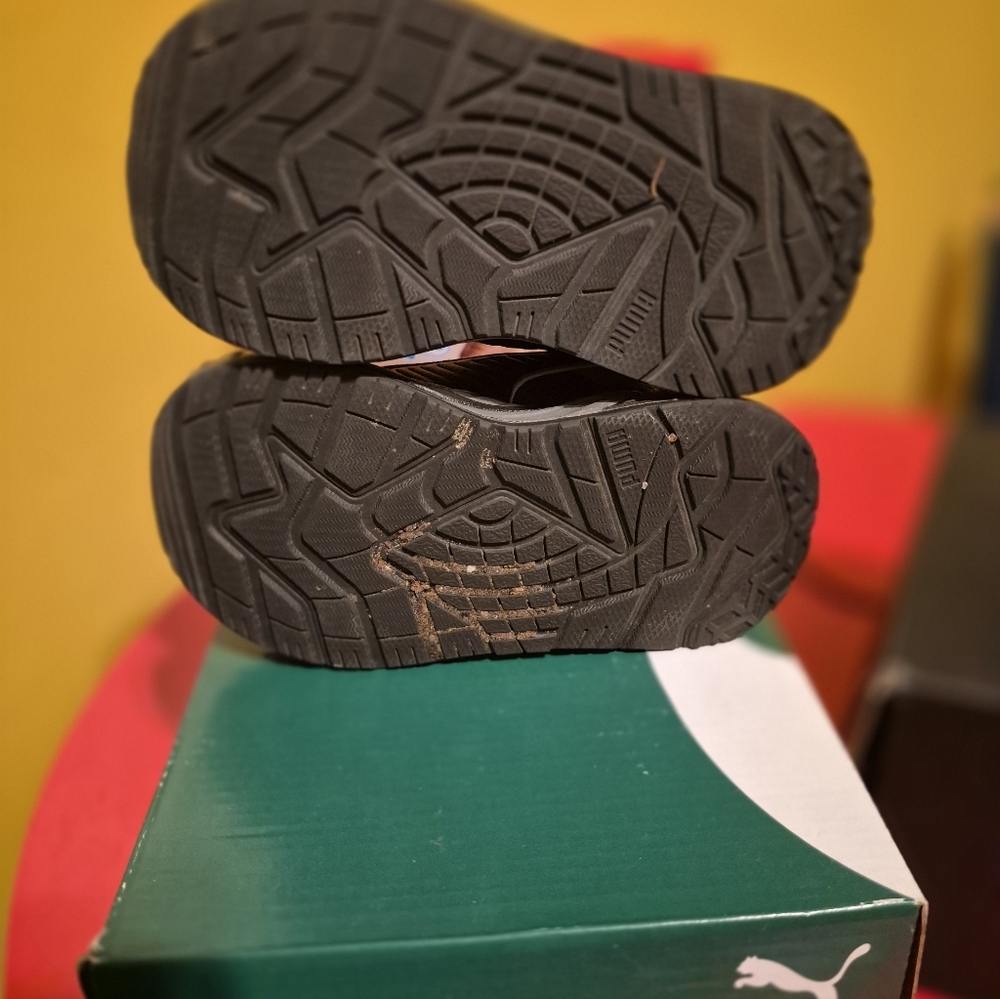 Puma Kids Black and Gray Trail-Style Sneakers - Picture 4 of 4